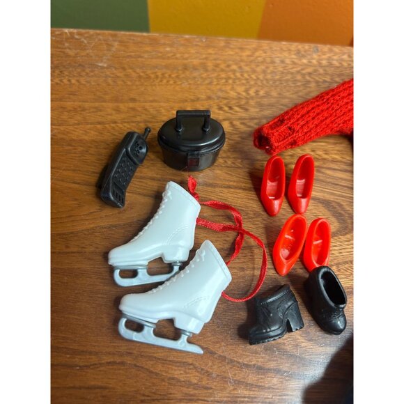 1990s vintage Barbie winter Christmas sweater skating and assesories clothes - Picture 3 of 5